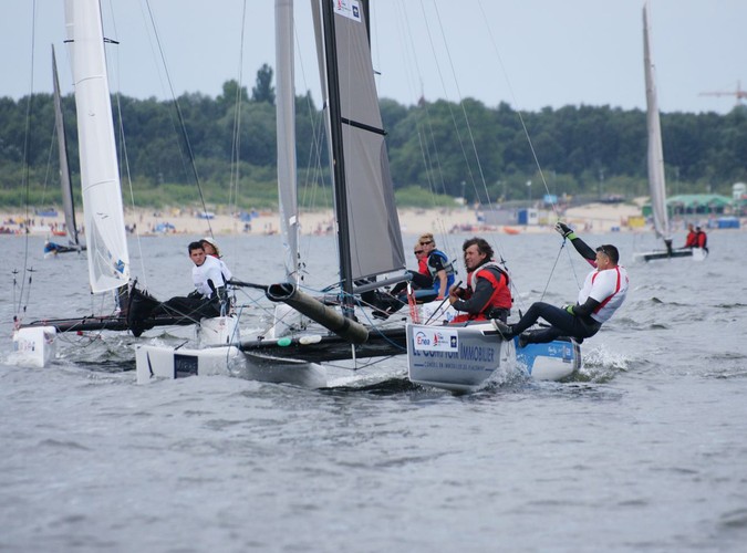 Dwuosobowe załogi katamaranów pokonają około 200 mil morskich