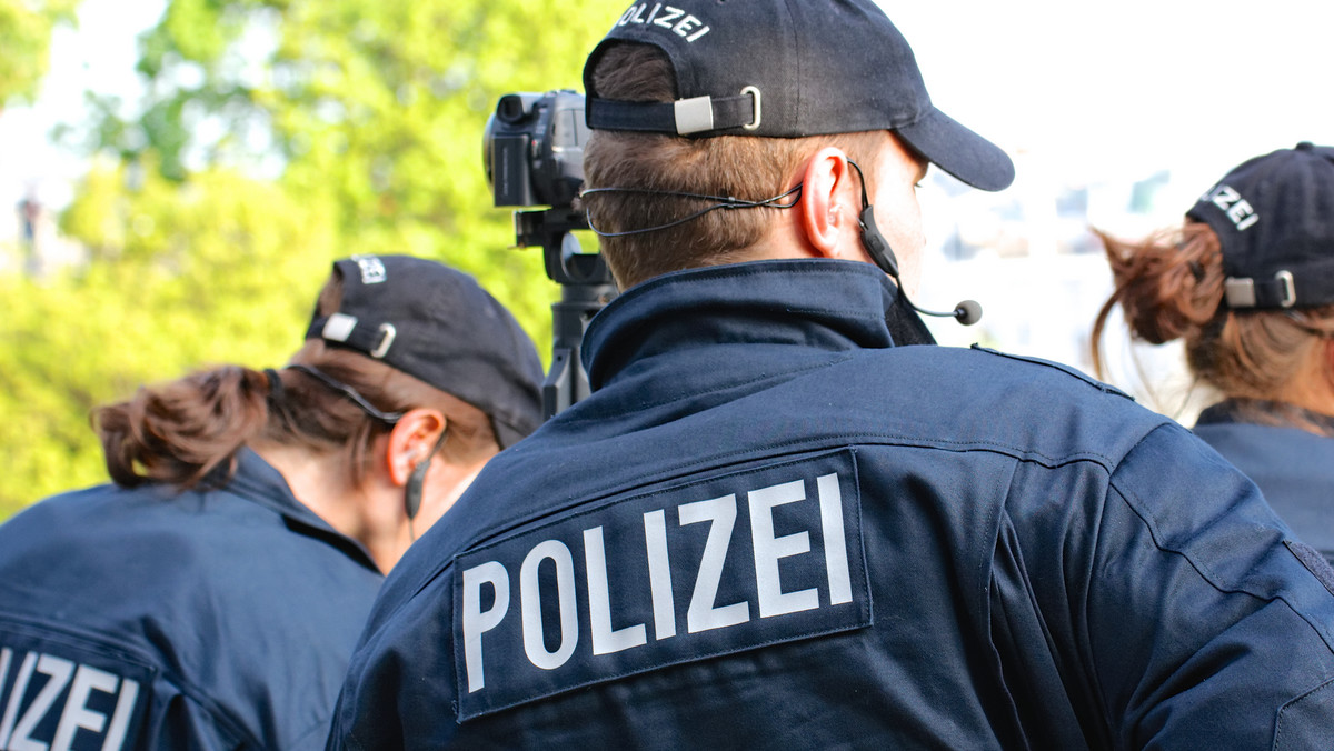 W poniedziałek około godziny 4 nad ranem w miejscowości Braamt (w okolicy Doetinchem) znaleziono ciało potrąconego śmiertelnie Polaka, który wracał z pracy rowerem. Dziś policja holenderska potwierdziła, że kierowca, który potrącił rowerzystę, również jest Polakiem – informuje Polsat News.