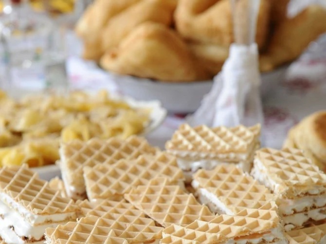 Bela oblanda sa medom i orasima: Recept iz bakine sveske za poslasticu koju vole svi