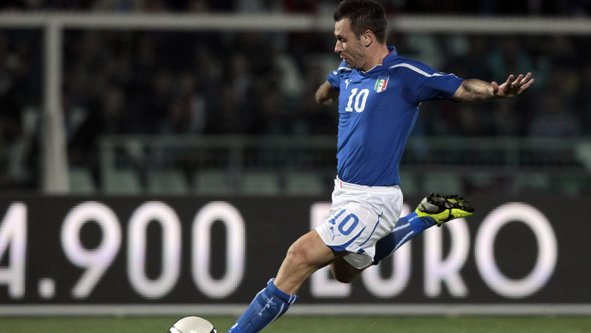 Zawodnik AC Milan, Antonio Cassano, potwierdził, że jego szanse na grę podczas finałów mistrzostw Europy są minimalne. Przyznał, że minie jeszcze sześć miesięcy, zanim będzie mógł wrócić na murawę.