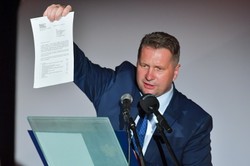 Czarnek o &quot;logice wstydu&quot;: Dlaczego nas nie uczono historii najnowszej?