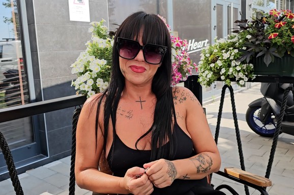 "UHVATILA SAM GA SA DRUGOM U KREVETU, PRETUKAO ME JE" Marija sa sinom našeg pevača prošla pakao: "Idem kod psihoterapeuta"