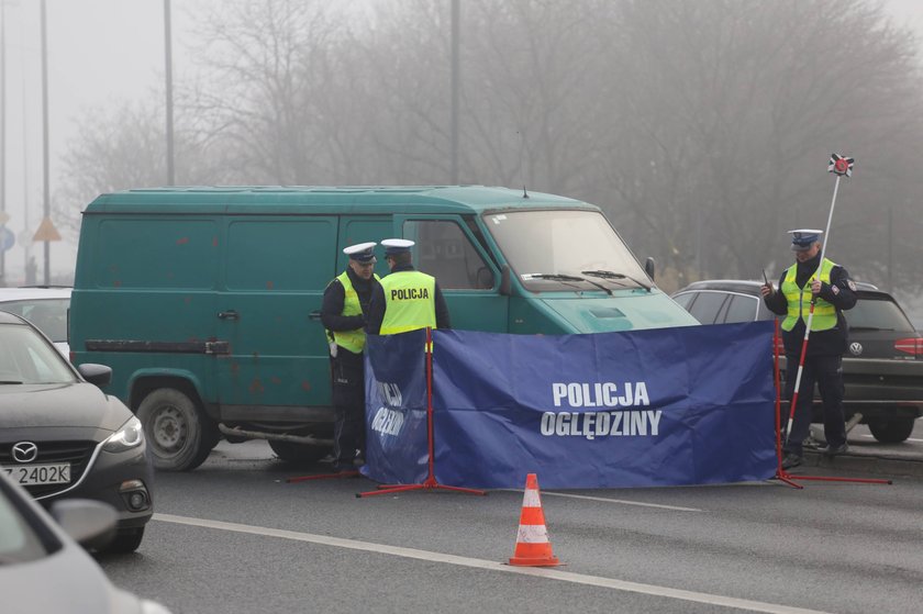 Karambol na Trasie Łazienkowskiej. Nie żyje kierowca