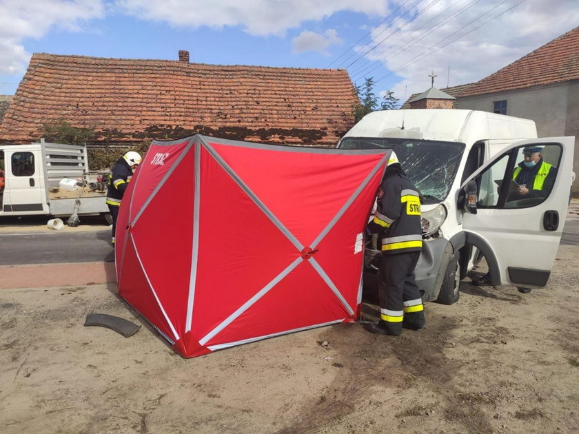 Zaborówiec: tragiczny wypadek, bus wjechał w brukarzy