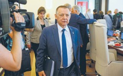 NIK o incydencie z udziałem auta Banasia: Protestujący byli agresywni, prezesa nie było w samochodzie