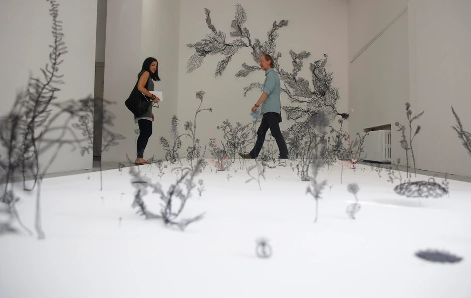 Instalacija „plan“ nalazi se u umetničkom prostoru u10, u Kralja Milana 10 (ulaz iz Kosovke devojke 3) 