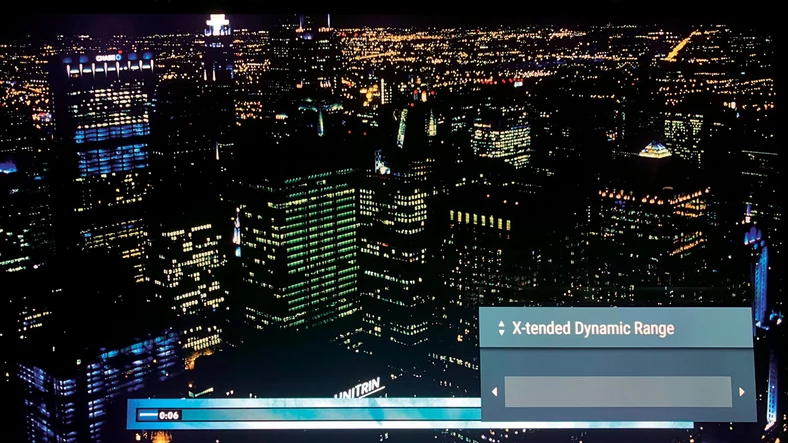 Z Xtended Dynamic Range na średnim poziomie normalne filmy wyglądają prawie jak materiał HDR