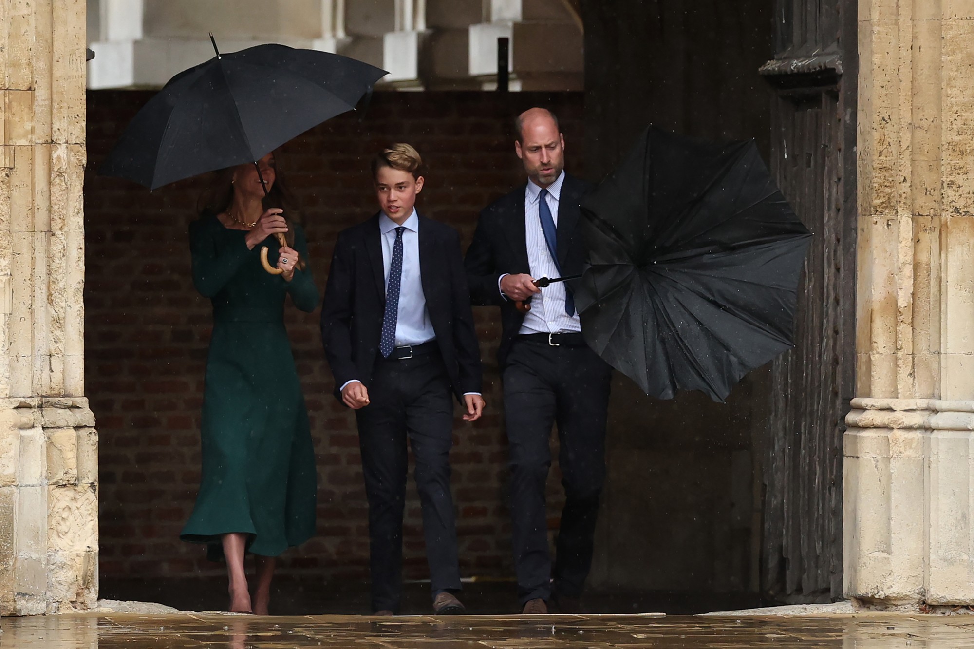 Kate a William s Georgeom pred jeho prvým dňom na prestížnej škole Eton.