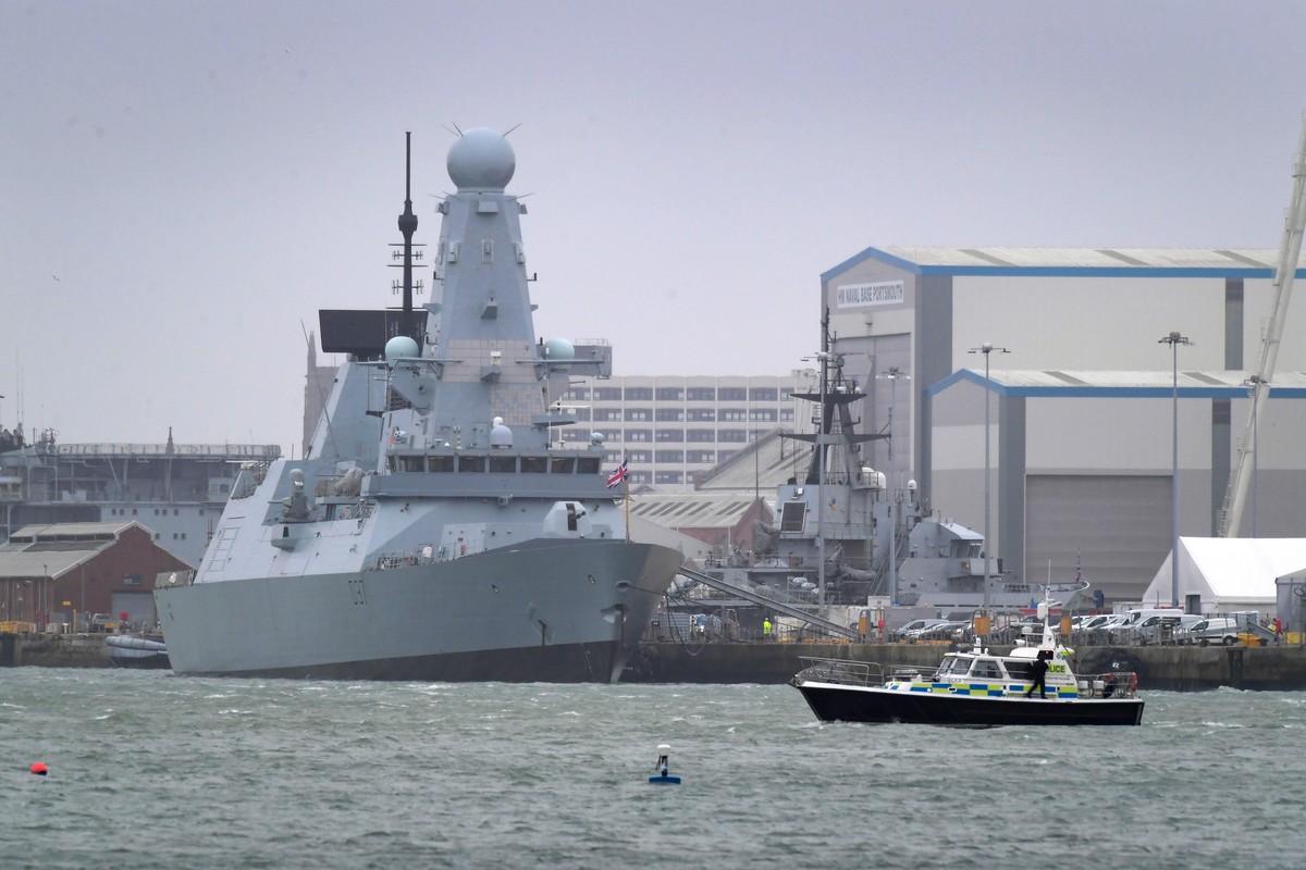 Rosja prowokuje na wodach Wielkiej Brytanii. Przechwycono okręt wojenny