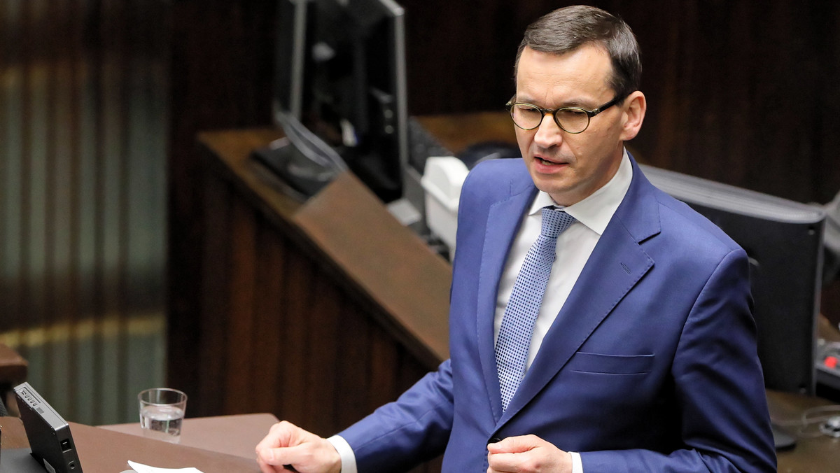 Staramy się rekonstruować, odbudowywać szkolnictwo, zmieniać na system, który lepiej się sprawdził; tej bardzo trudniej pracy podjęła się minister edukacji Anna Zalewska – powiedział dziś w Sejmie premier Mateusz Morawiecki w debacie nad wnioskiem o odwołanie szefowej MEN.