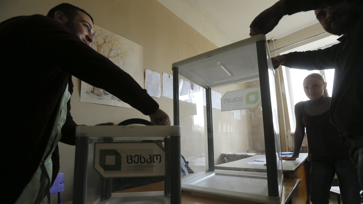 W Gruzji rozpoczęły się dziś rano wybory parlamentarne będące testem stabilizacji tej postsowieckiej republiki po czterech latach rządów ugrupowania Gruzińskie Marzenie-Demokratyczna Gruzja. Mimo rozczarowania wyborców, uważane jest ono za faworyta.