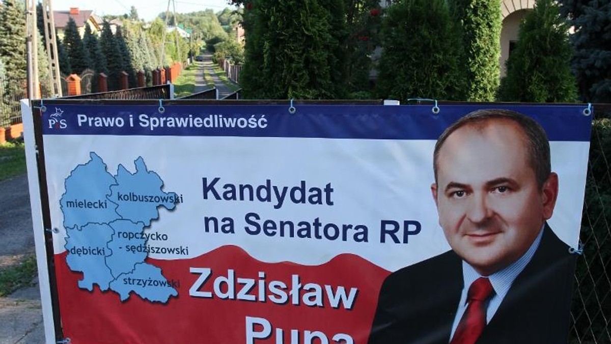 Plakat wyborczy Zdzisława Pupy przy jednej z ulic w Ropczycach 