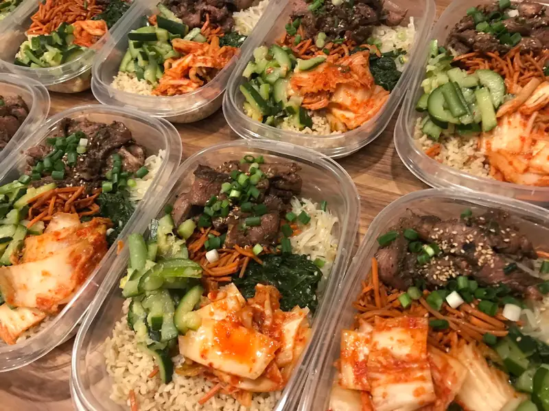 Jeden z przepisów opublikowanych na redditowej grupie MealPrepSunday - koreańska wołowina bulgogi z ryżem i dodatkami