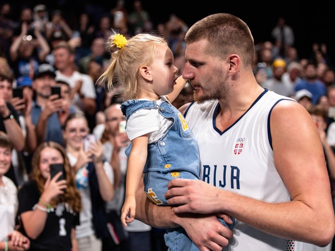 Nikola Jokić sa ćerkom Ognjenom