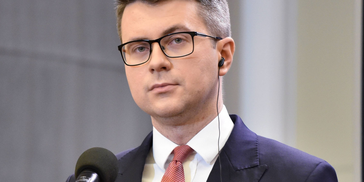 Rzecznik rządu Piotr Müller przyznał, że o ewentualnej waloryzacji 500 plus mogą przesądzić opinie wyrażane przez wyborców podczas spotkań organizowanych przez PiS w całej Polsce.