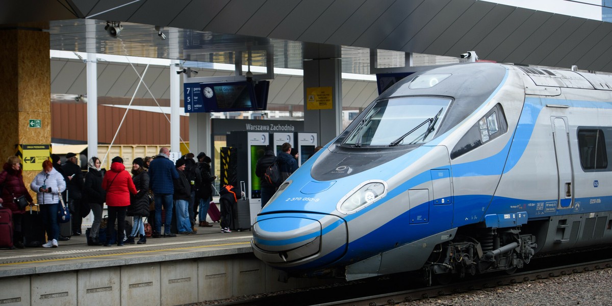 Największy problem mają wsiadający i wysiadający z pendolino.