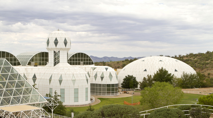 Futurisztikus építmények a sivatagban. Eddig hárommillió ember látogatott el a Bioszféra 2-höz, amely kísérlet az arizonai Tucson közelében zajlott / Fotó: Getty Images