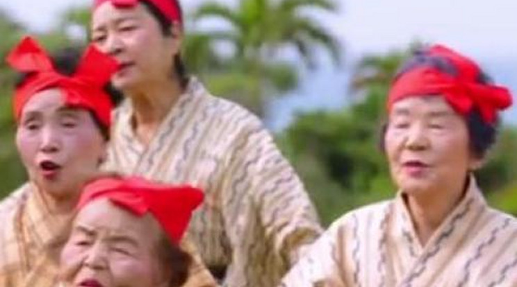 Nagymamákból álló "lánybanda" hódít Japánban - Videó!
