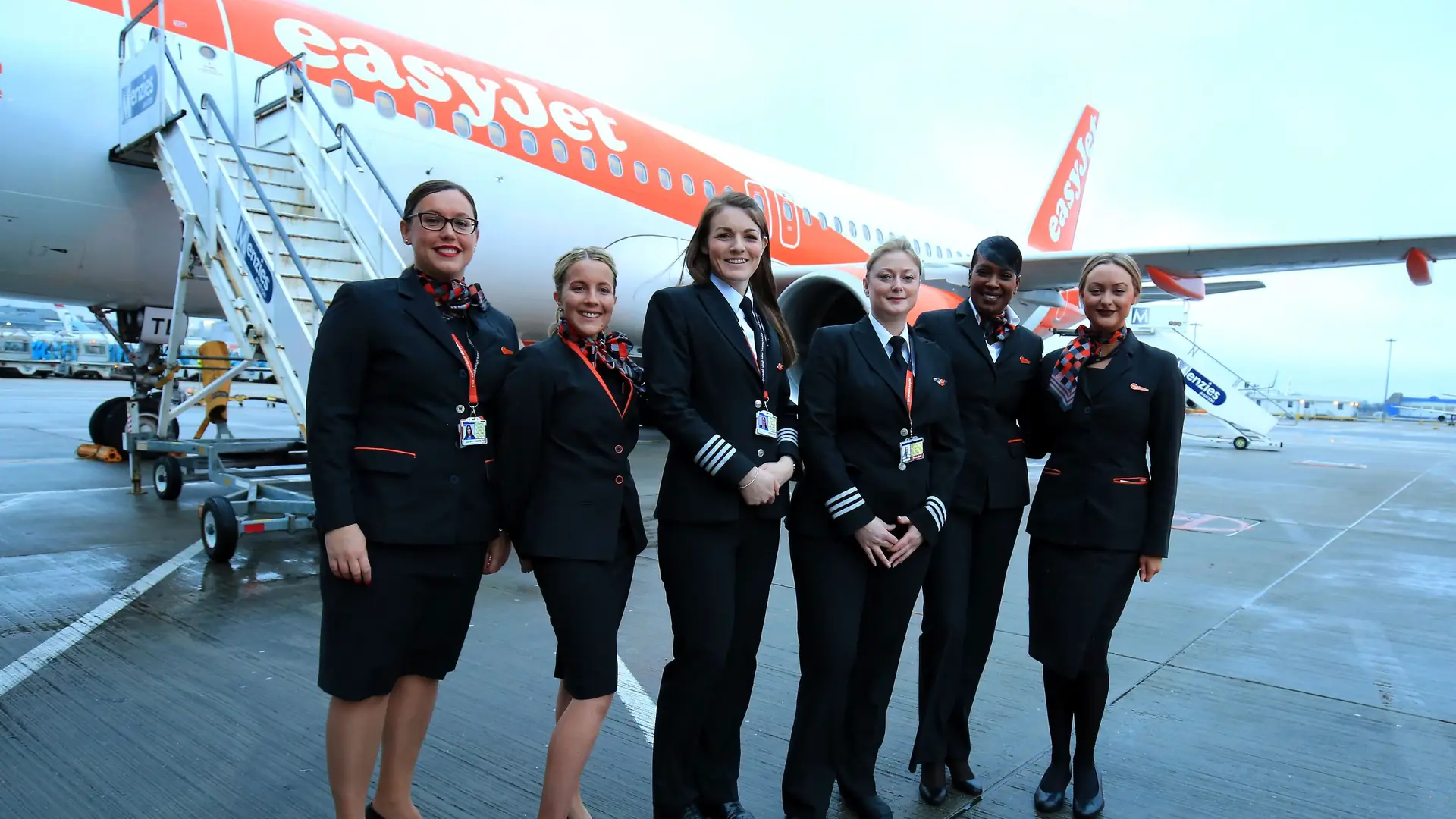 Easy Jet wprowadza neutralność płciową. Personel nie przywita was słowami "panie i panowie"