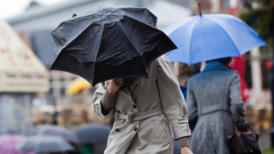 Ciepło na południu, zimno na północy, deszcz w całej Polsce. Pogoda na piątek