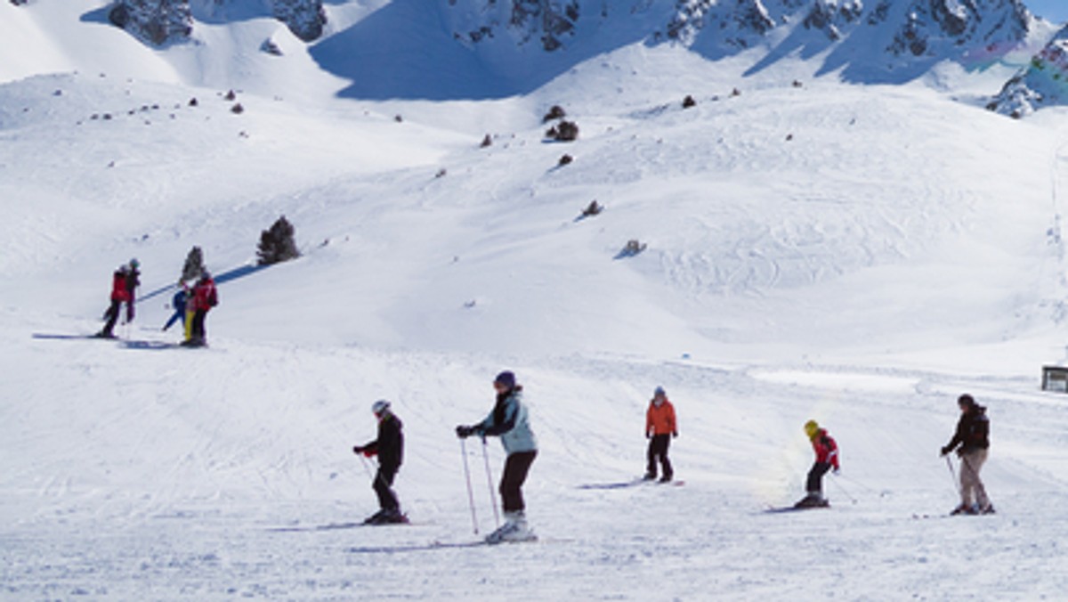 Zagraniczni snowboardziści po półrocznych przygotowaniach szykują się do startu w pierwszych zawodach sezonu 2014/15, natomiast polscy zaczną niebawem dopiero treningi na śniegu. Zdaniem szkoleniowców prawie wszystko trzeba będzie zaczynać od podstaw.