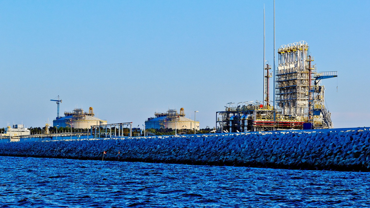 Władze Polskiego LNG poinformowały dziennikarzy obecnych w Świnoujściu, gdzie powstał polski terminal na gaz skroplony, że pierwsza dostawa próbna odbędzie się 11 grudnia. Będzie trwała do 21 grudnia. LNG dostarczy gazowiec Al Nuaman, który już płynie do Polski.