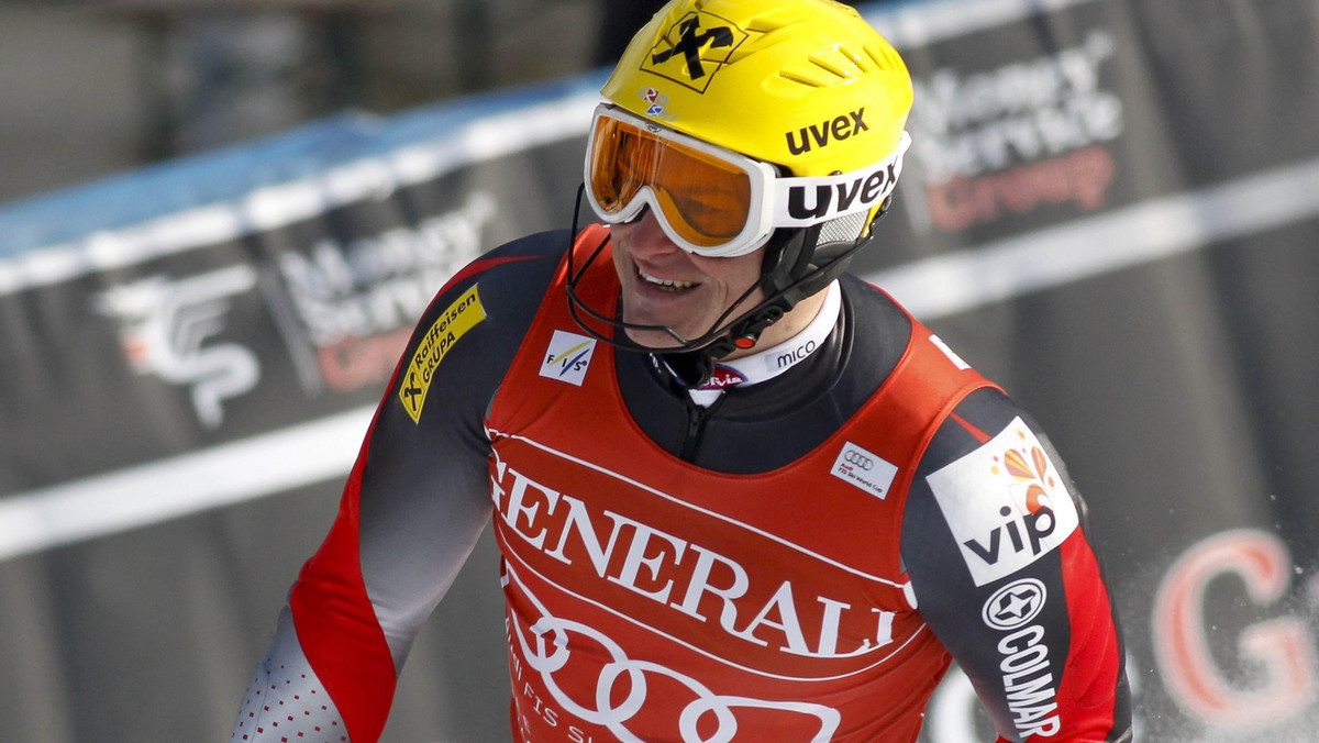 Chorwat Ivica Kostelić, który w środę w Garmisch-Partenkirchen zdobył brązowy medal alpejskich mistrzostw świata w supergigancie, skrytykował organizatorów za stan trasy i termin zawodów. Zdecydował również, że nie wystąpi w zjeździe i superkombinacji.