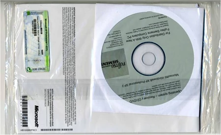 Piracki system operacyjny Microsoft dedykowany dla komputerów Fujitsu Siemens, sprzedawany na aukcji internetowej. (fot. materiały Microsoft)