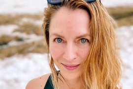 "Mama me je udala za VOĐU KULTA (67)  kad sam imala TRI GODINE, učila sam da plivam u bazenu dok su pored mene ČLANOVI SEKTE ORGIJALI. Ovako sam uspela da se izvučem"