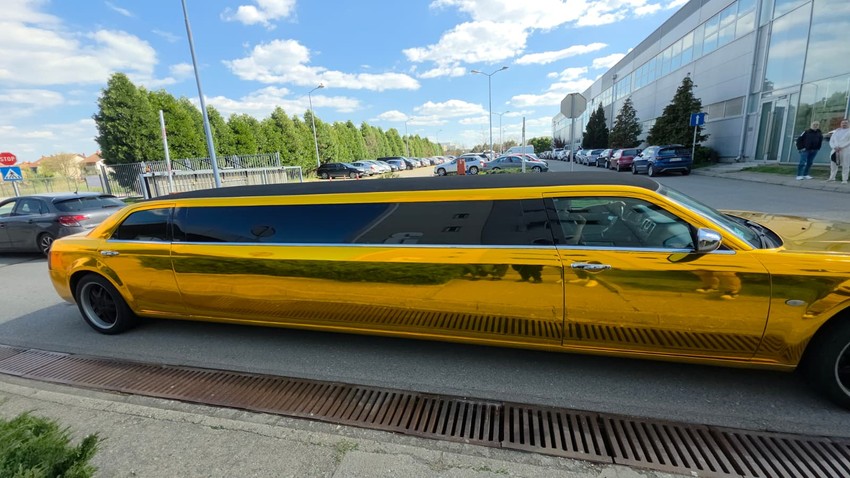 Desingerica došao sa limuzinom