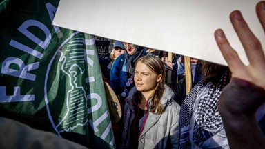 Demonstracja w Amsterdamie. Działacz klimatyczny wyrwał mikrofon Grecie Thunberg