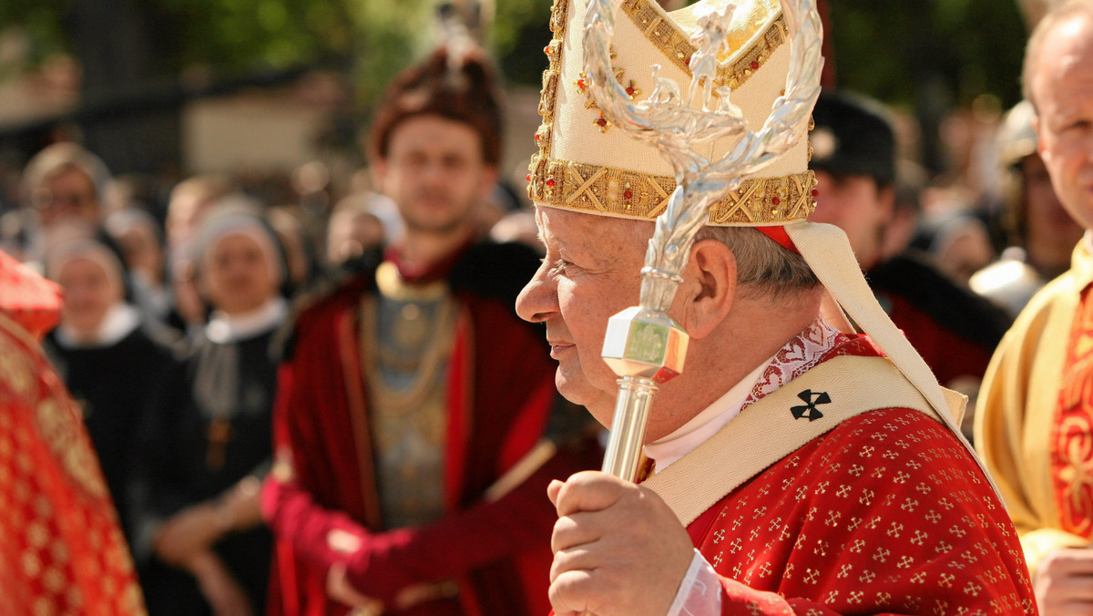 Kościołowi potrzeba świętych małżonków tworzących rodziny otwarte na życie, wspierających się, wychowujących nowe pokolenie Polek i Polaków przywiązanych do wiary ojców – mówił dzisiaj podczas święta Wojska Polskiego w Ludźmierzu kard. Stanisław Dziwisz.