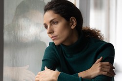 Refleksja nad przemijaniem - psycholog tłumaczy, do czego jest nam potrzeba i radzi, jak się jej nie bać