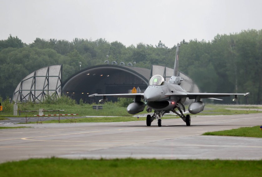 Dron uderzył w F-16