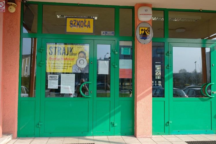 Katowice, 08.04.2019. Strajk nauczycieli w Szkole Podstawowej nr 31 w Katowicach, 8 bm. 

PAP/Andrzej Grygiel