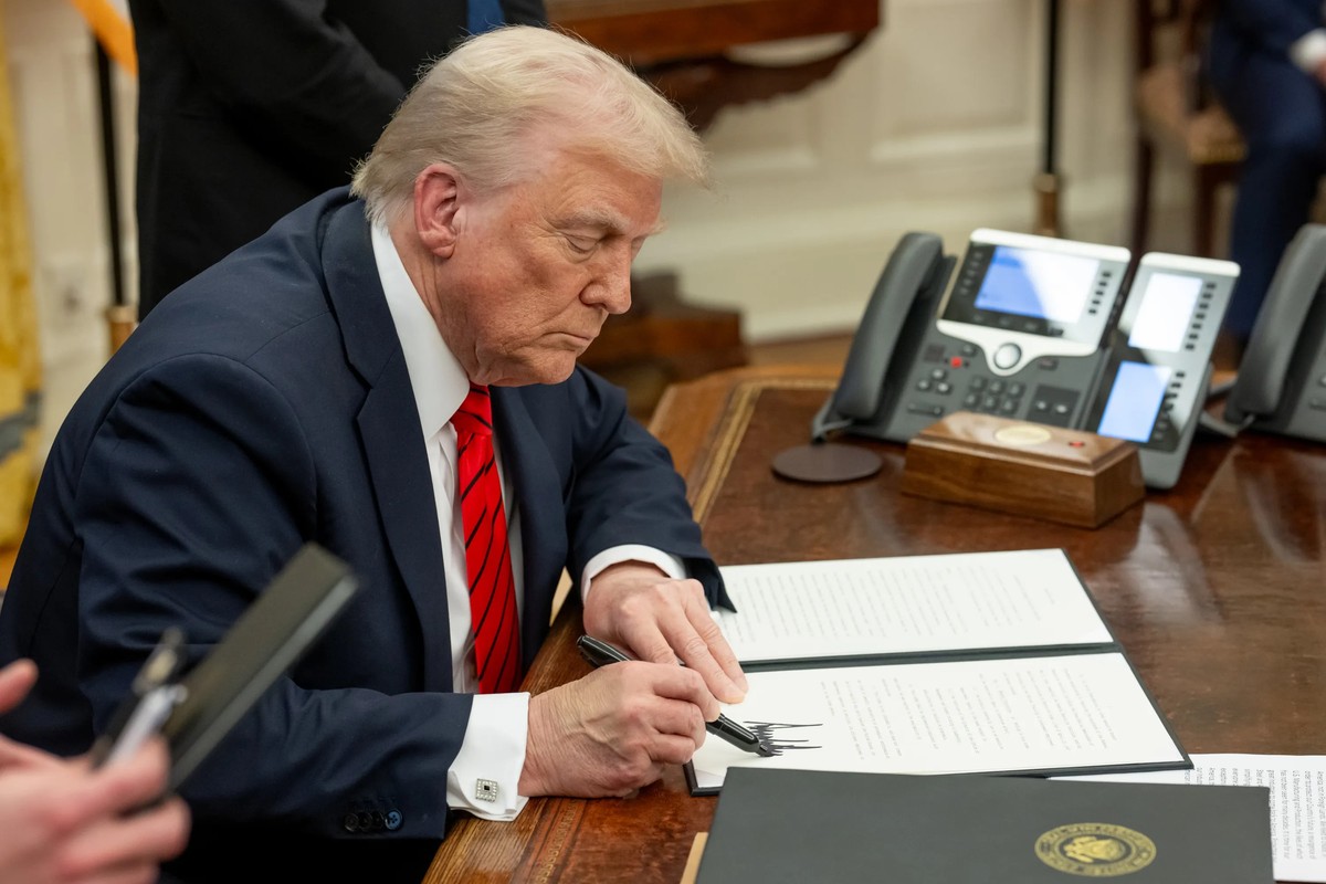Cła Trumpa grożą spowolnieniem gospodarki strefy euro. Ekspert ostrzega