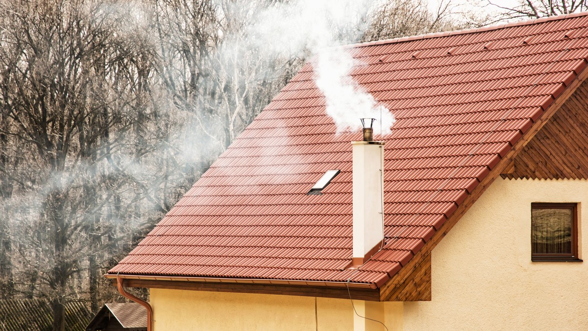 Uchwałę, która wprowadzi ograniczenia mające pomóc w walce ze smogiem, opracowano dla Poznania, Kalisza oraz reszty woj. wielkopolskiego. W sumie więc będą to trzy odrębne akty. W życie wejdą prawdopodobnie w maju 2018 roku. Wcześniej jednak, we wrześniu, poddane zostaną konsultacjom społecznym. Projekt uchwał dla Wielkopolski przygotował specjalny zespół, który pracował nad nimi od kilku miesięcy.