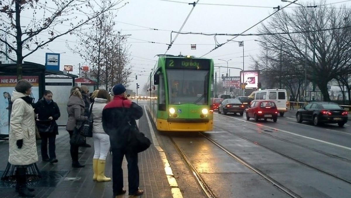 Pasażerowie komunikacji tramwajowej będą mogli od 2 lutego w bardziej dogodny sposób korzystać z przejazdów na liniach numer 2 i 9. ZTM sfinalizował wcześniejszą decyzję o wzmocnieniu tych linii taborem niskopodłogowym.