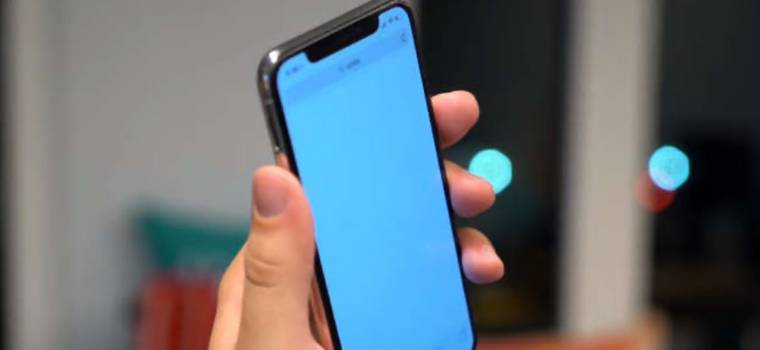 Wyświetlacz iPhone'a X z niebieskim poblaskiem jak w Google Pixel 2