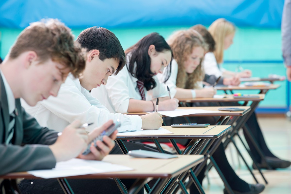 Wiadomo, ile "na rękę" zarabiają polscy studenci. Chcieliby dwa razy tyle [BADANIE]