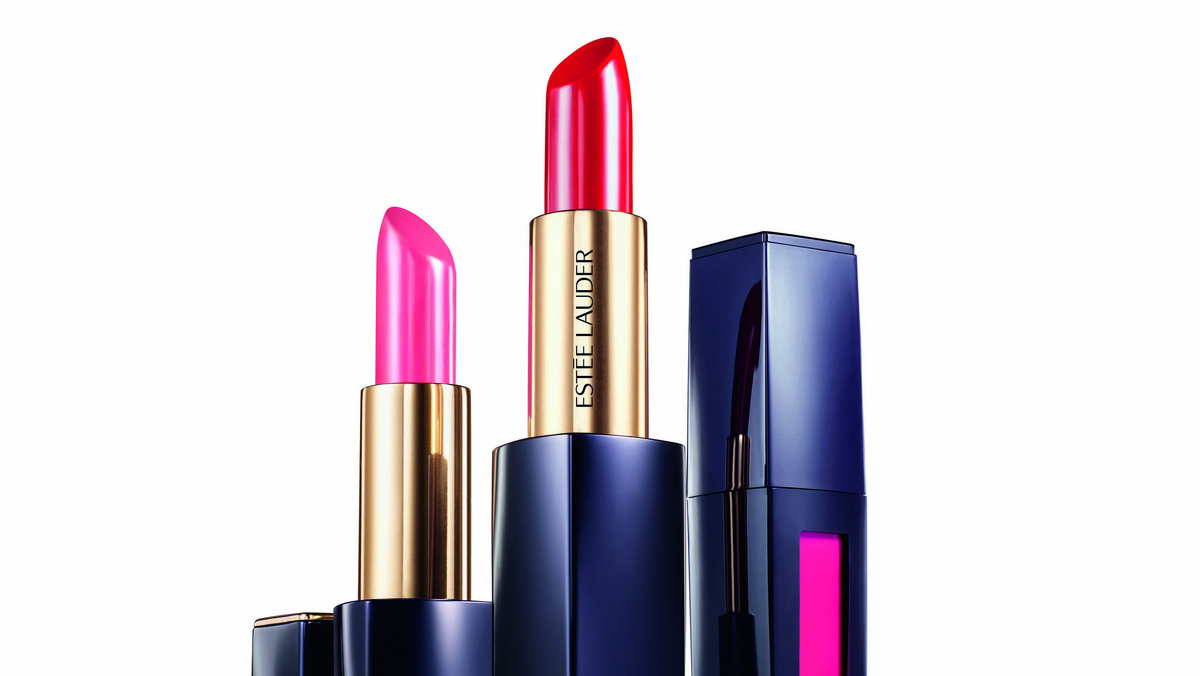 Estée Lauder prezentuje nową, starannie skompletowaną paletę szminek - Pure Color Envy Hi-Lustre Light Sculpting Lipstick i Vinyl LipColor. Modeluj, nawilżaj, rozświetlaj, podkreślaj swoje usta. Wzbogacona o innowacyjne składniki, wysoce skuteczna formuła Pure Color Envy Lipstick modeluje kształt ust nadając im połysk, oferując ogromną dozę nawilżenia oraz bogaty kolor. Odkryj nowy przedmiot pożądania każdej zadbanej kobiety – szminkę, która gwarantuje Twoim ustom delikatne, lekko błyszczące wykończenie lub intensywny, mocny, odbijający światło połysk.