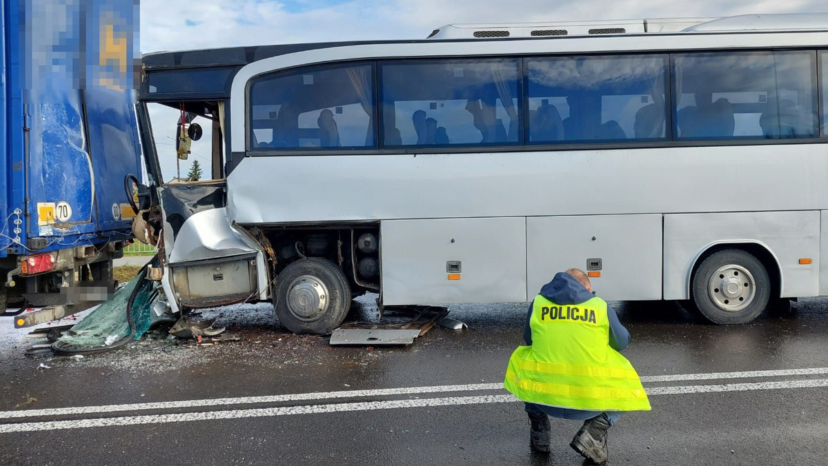 Wypadek autokaru z dziećmi koło Chełma. 22 osoby są w szpitalu