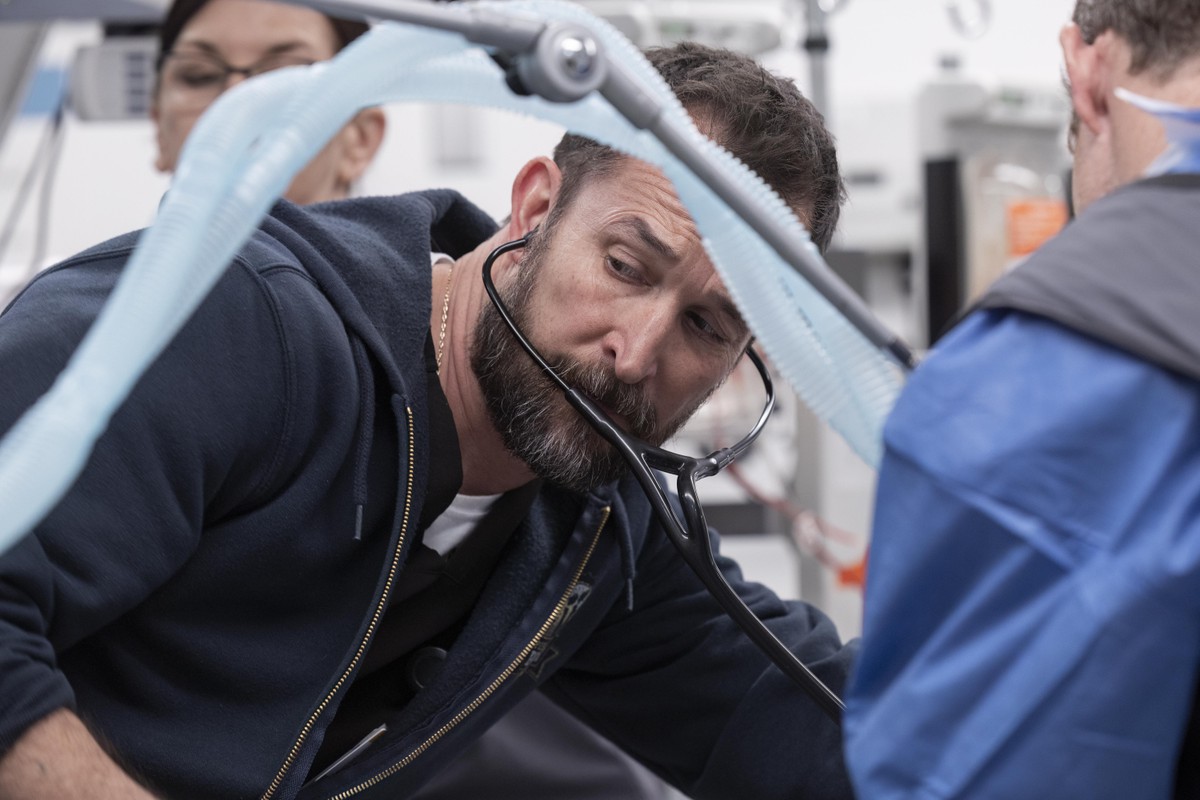 Noah Wyle w serialu "The Pitt"