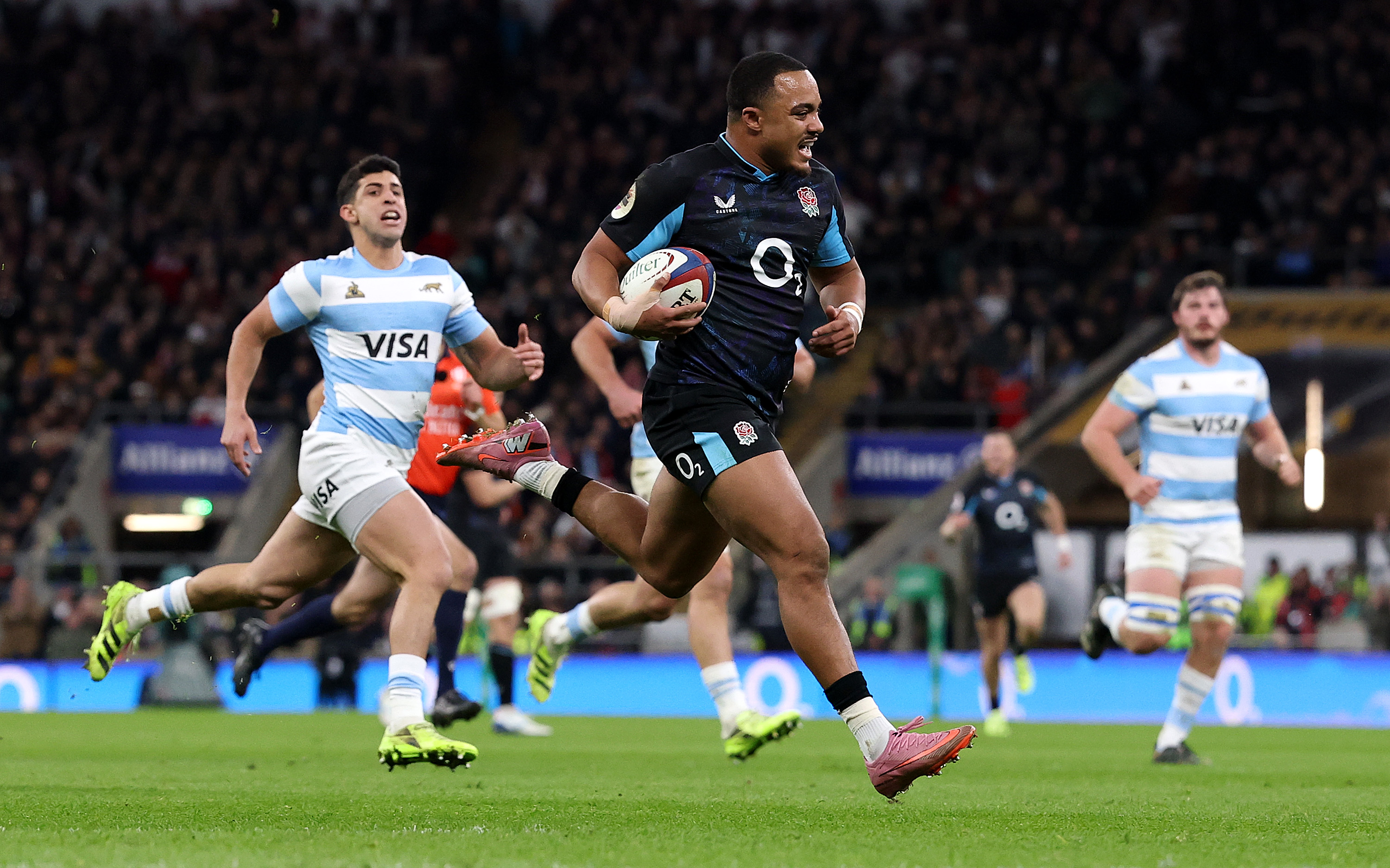 Argentina coach brands England's Curry a 'bully' after tunnel incident