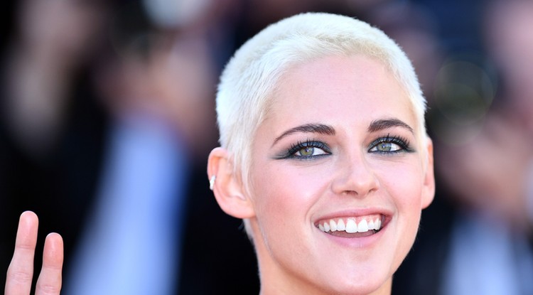 Kristen Stewart máris új barátnővel vígasztalódik