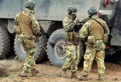 Co łączy karabinek Grot i ćwiczenia 'Zima'? Wojsko nie radzi sobie w wojnie medialnej