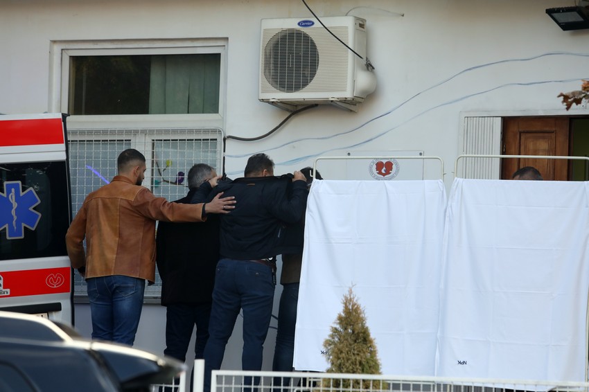 Izvođenje dečaka ubice iz bolnice 