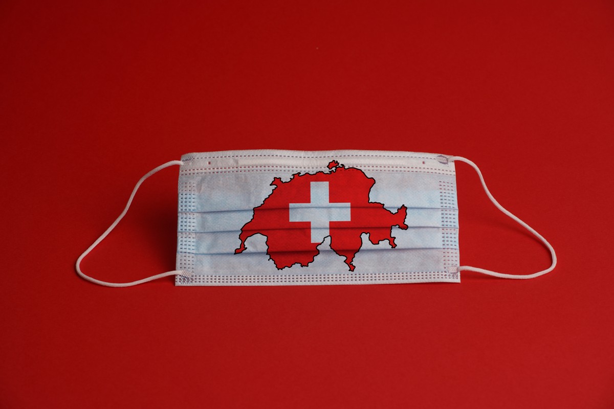 Szwajcaria znosi niemal wszystkie restrykcje covidowe