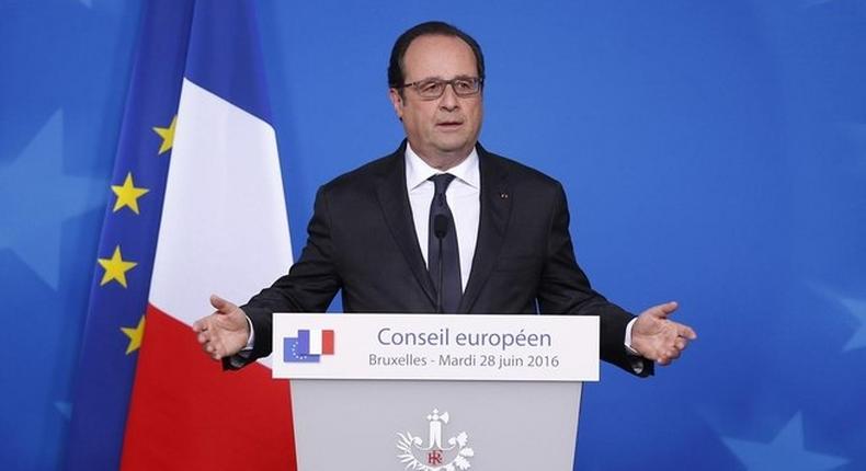 Hollande says no to EU referendum in France -paper