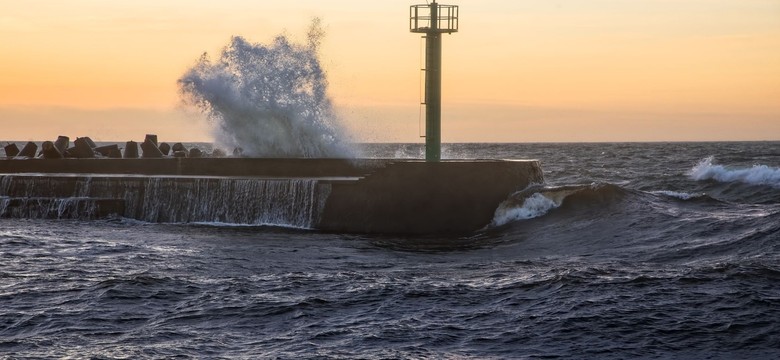 Silny sztorm na Bałtyku. IMGW wydaje ostrzeżenie